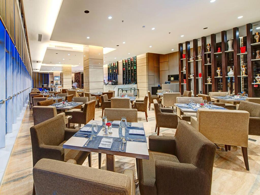 Hotel Melia Makassar Esterno foto