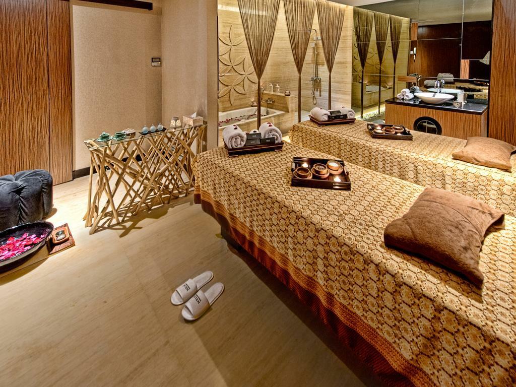 Hotel Melia Makassar Esterno foto